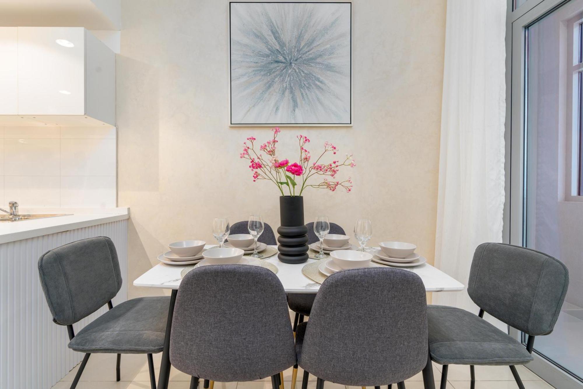 Tamm - Marina Wharf Spacious Apt With Stunning City Views