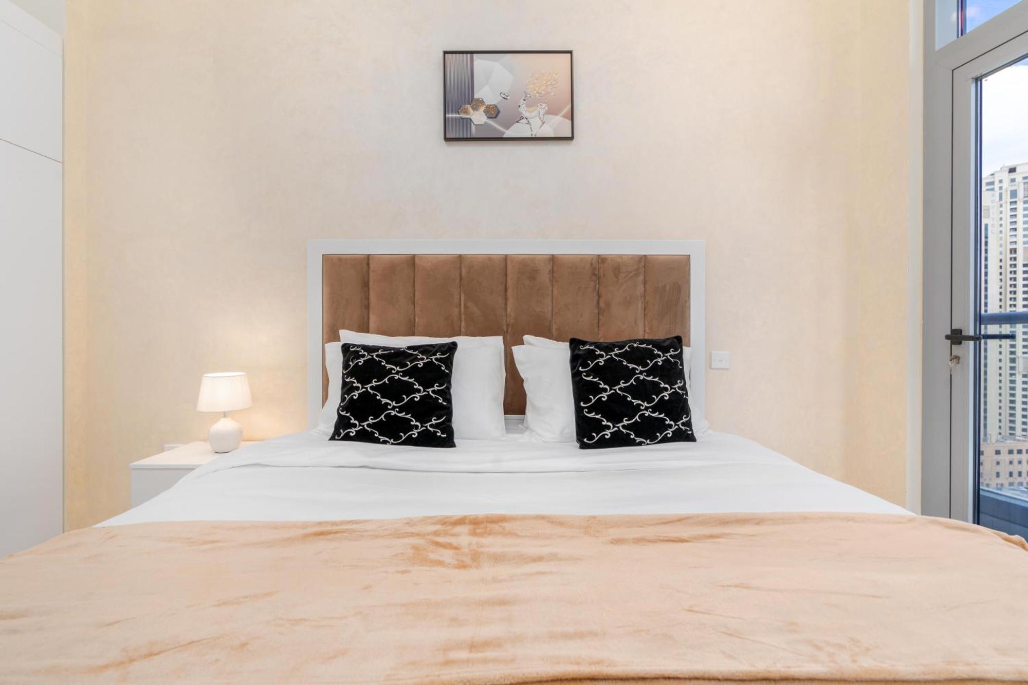Tamm - Marina Wharf Spacious Apt With Stunning City Views *